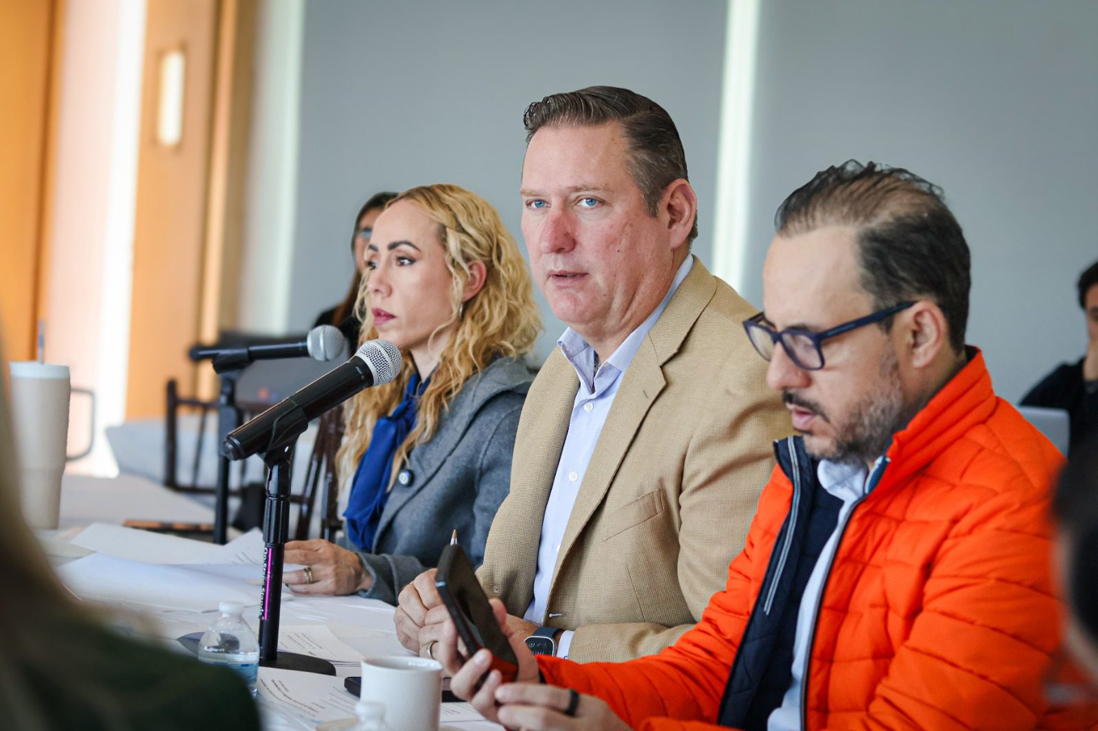 Olson destaca aprobación de ley para fortalecer el desarrollo económico de madres jefas de familia