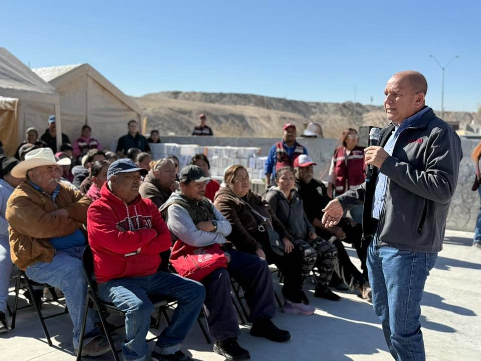 Continúa Cuauhtémoc Estrada con entrega de lentes gratuitos en el Distrito 08
