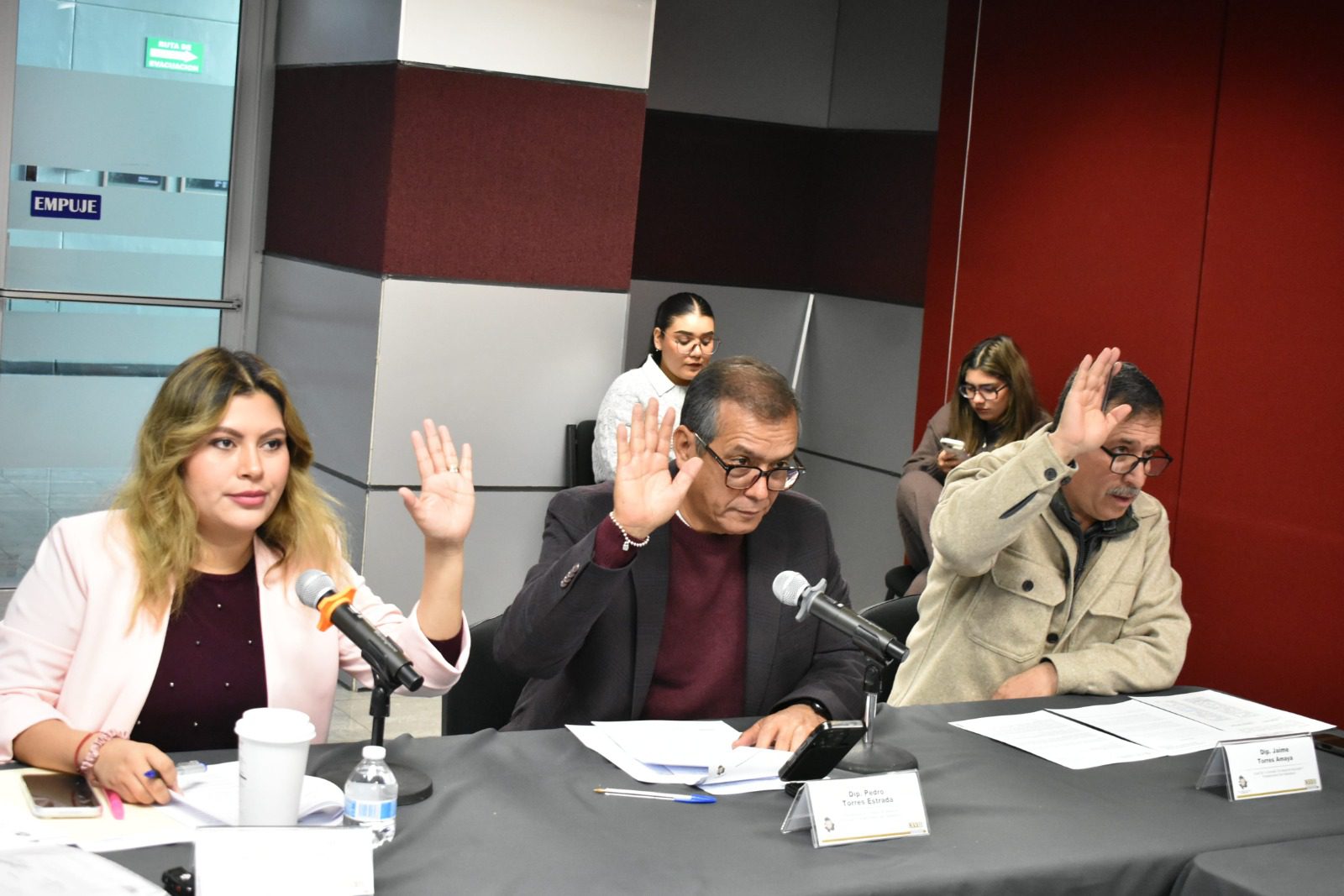 Aprueban dictamen que amplía el Fundo Legal de Valle del Rosario y el fortalecimiento de recursos para secciones municipales