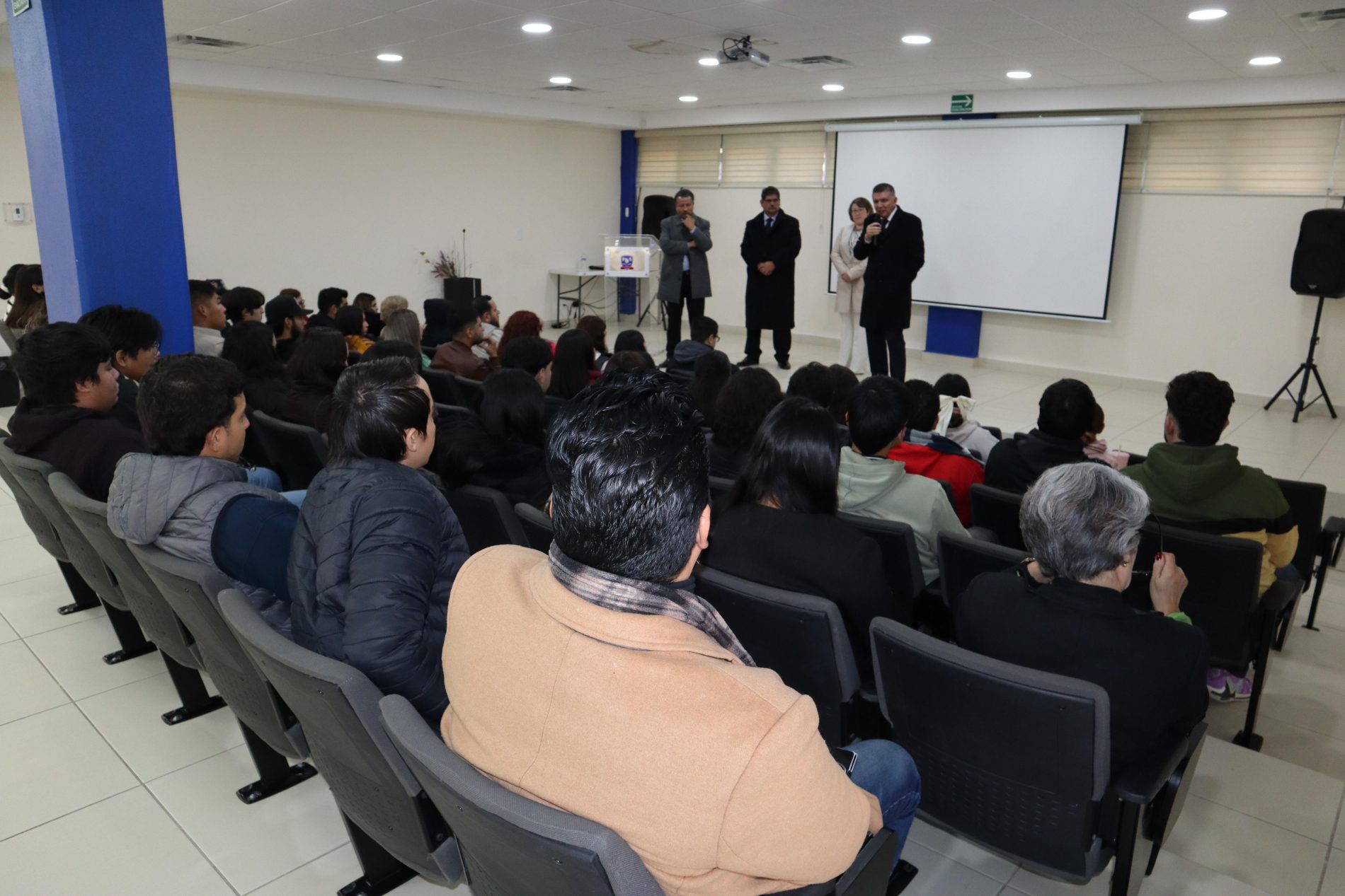 Regresan a las aulas más de mil 100 estudiantes de la ENSECH
