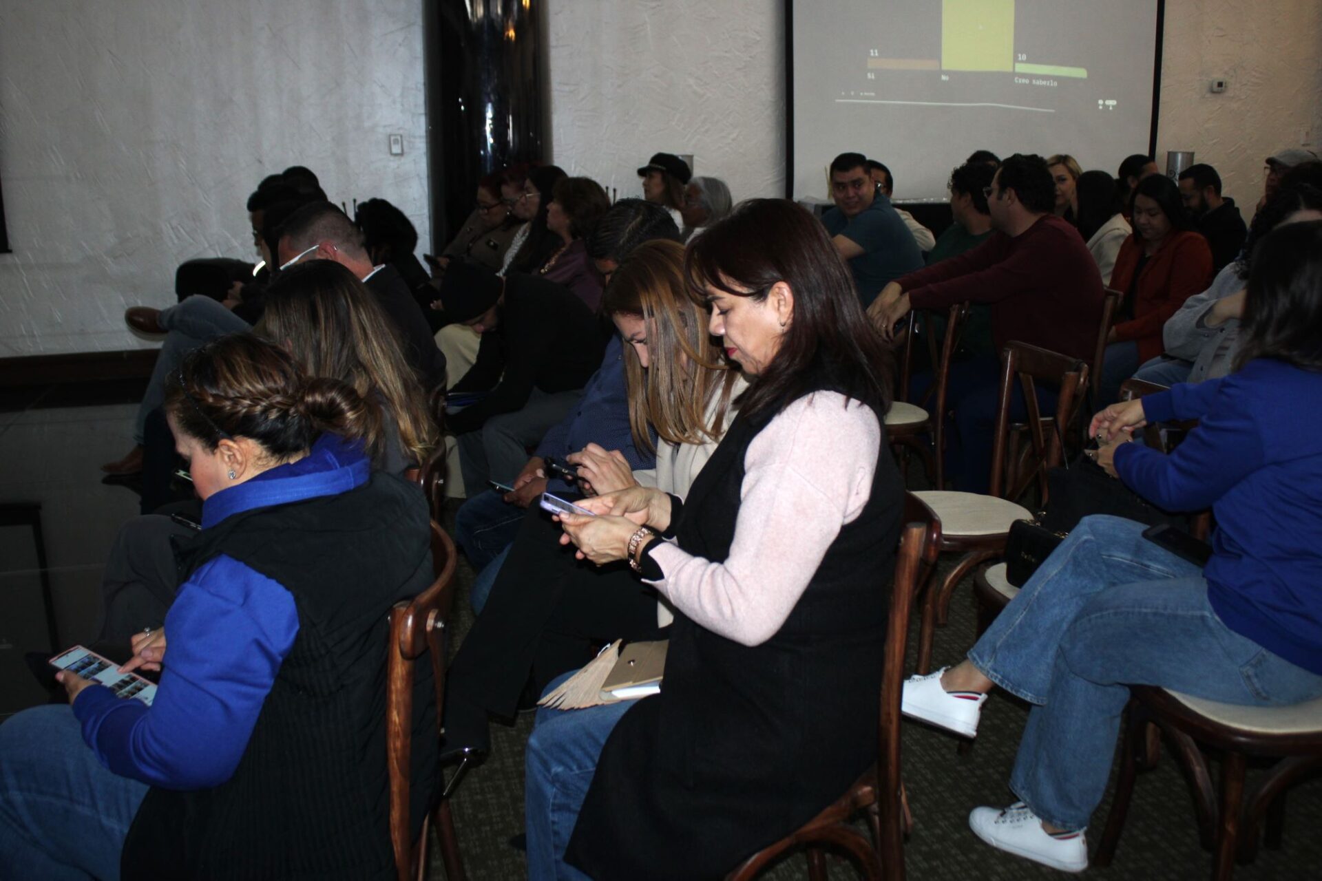 Reciben 215 docentes de secundarias estatales de Ciudad Juárez capacitación sobre Inteligencia Artificial