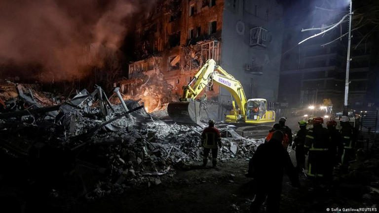 Ucrania reporta dos muertos por bombardeos rusos en Kiev