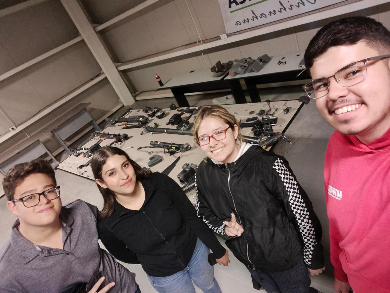 Arman estudiantes de Ingeniería Aeronáutica de la UPCH su primer dron