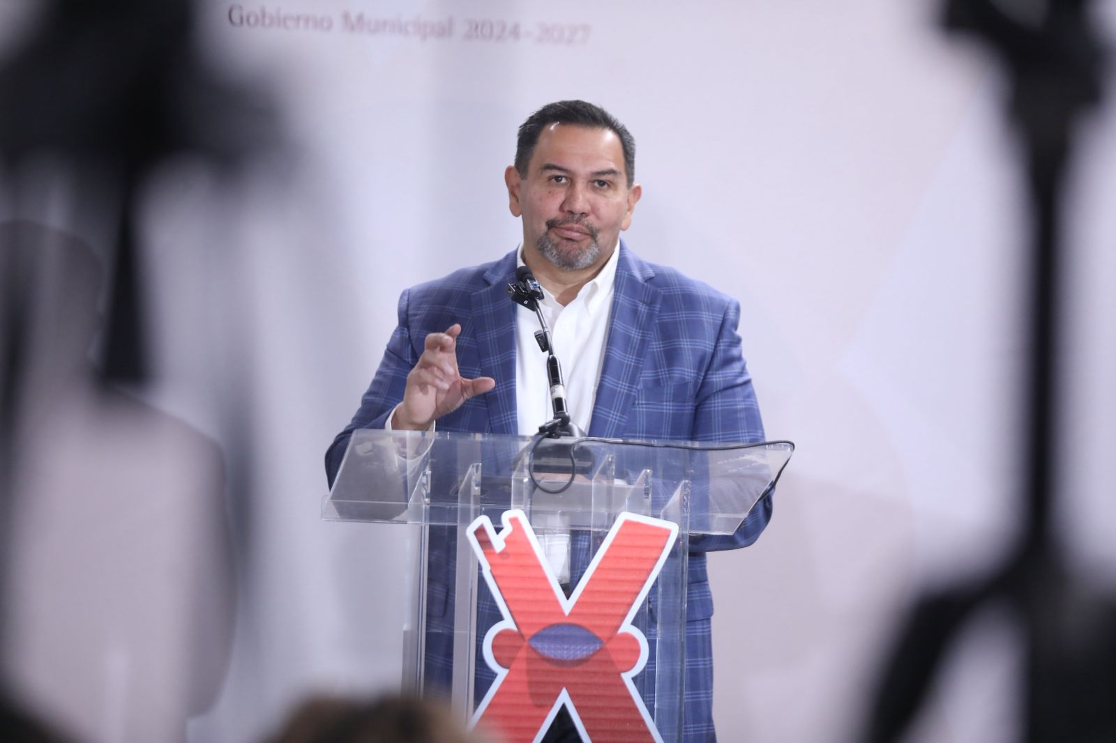 Exhorta Cruz Pérez Cuellar a cuidar las obras municipales