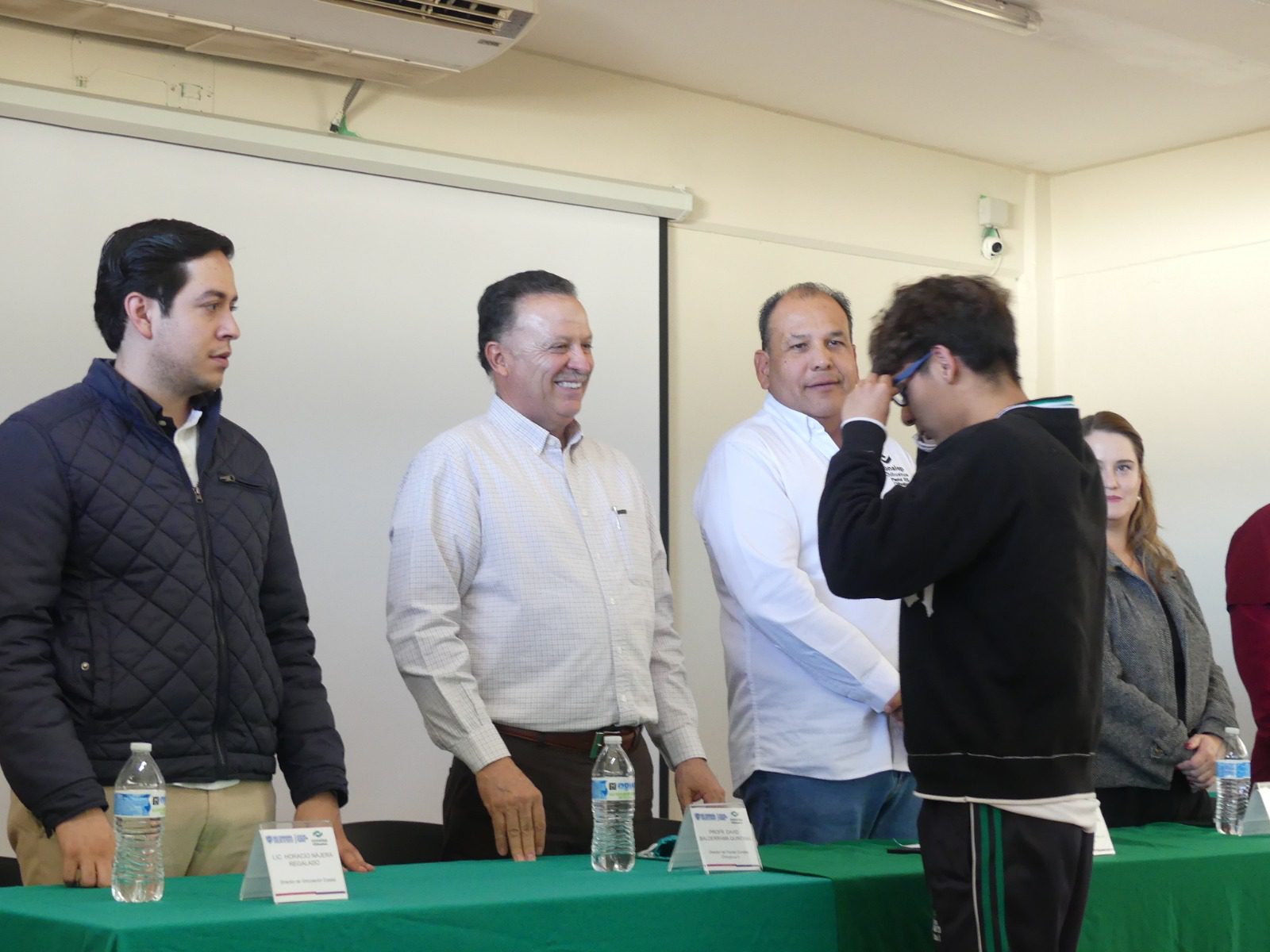 Fortalecen Conalep y CIMA salud visual de 331 estudiantes