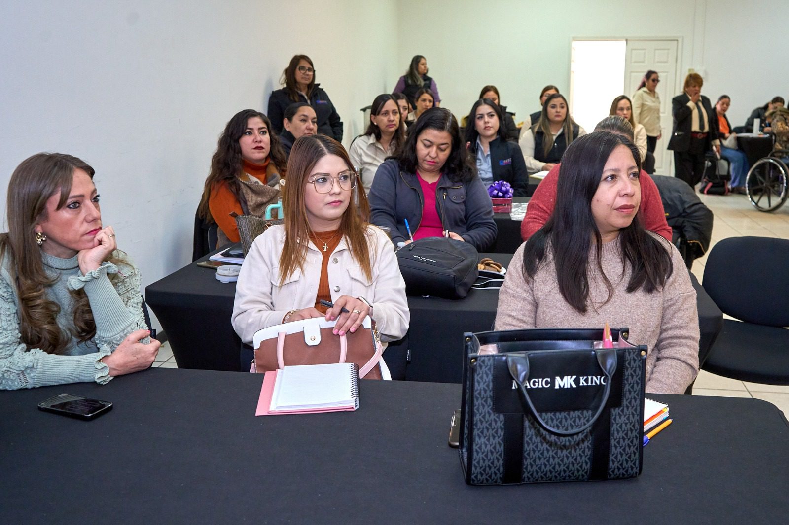 Actualizan a personal educativo en prevención de violencia contra menores