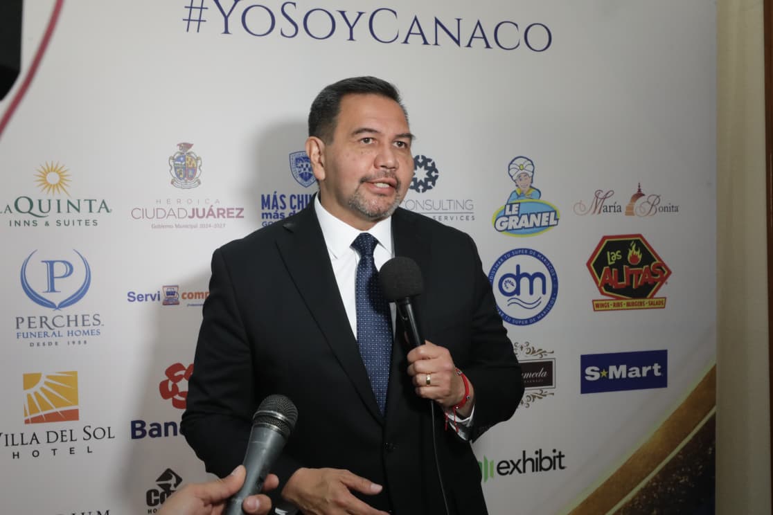 Presidente Municipal Cruz Pérez Cuéllar toma protesta al Consejo Directivo de Canaco