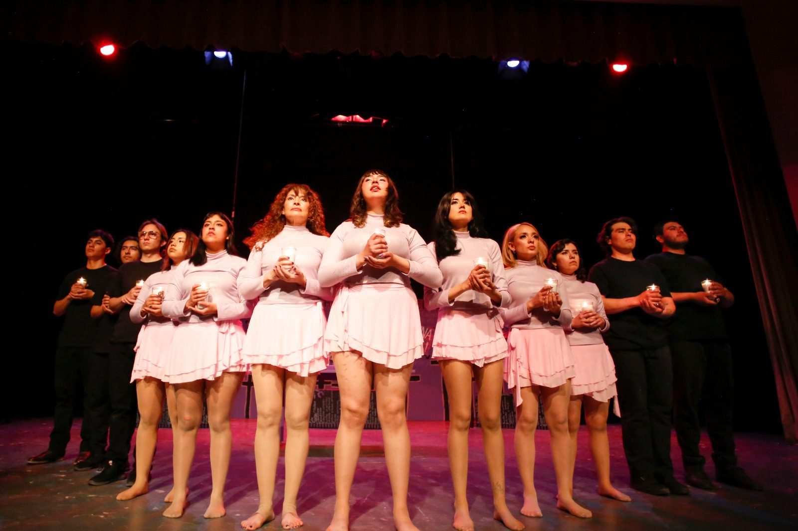 Mujeres de Arena alza la voz desde el escenario del Auditorio Cívico Benito Juárez