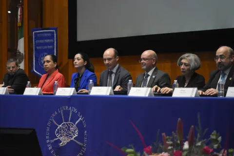 Instituto Nacional de Neurología y Neurocirugía celebra 62 años y clausura su ciclo académico 2026