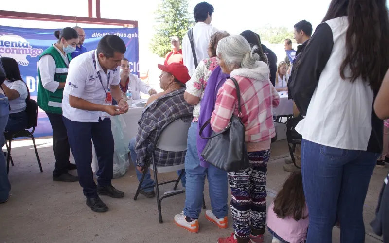 Instala Secretaría de Salud puestos fijos de vacunación contra el sarampión en Parral, Chihuahua y Juárez