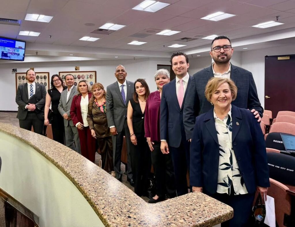 Regidores de Juárez visitan al Concejo Municipal de El Paso para ...