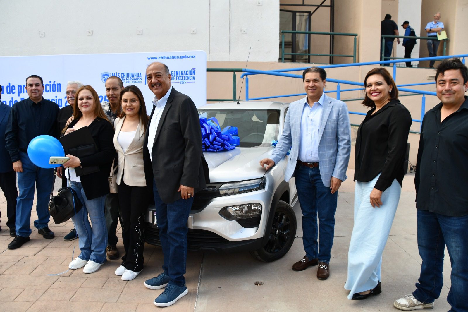 Entrega Gobierno del Estado vehículo a ganadora del programa “Generación de Excelencia 2025”