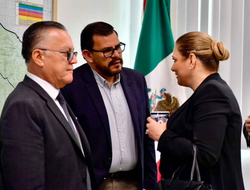 La Gobernadora Maru Campos nombra a Francisco Sáenz como encargado del despacho de la FGE