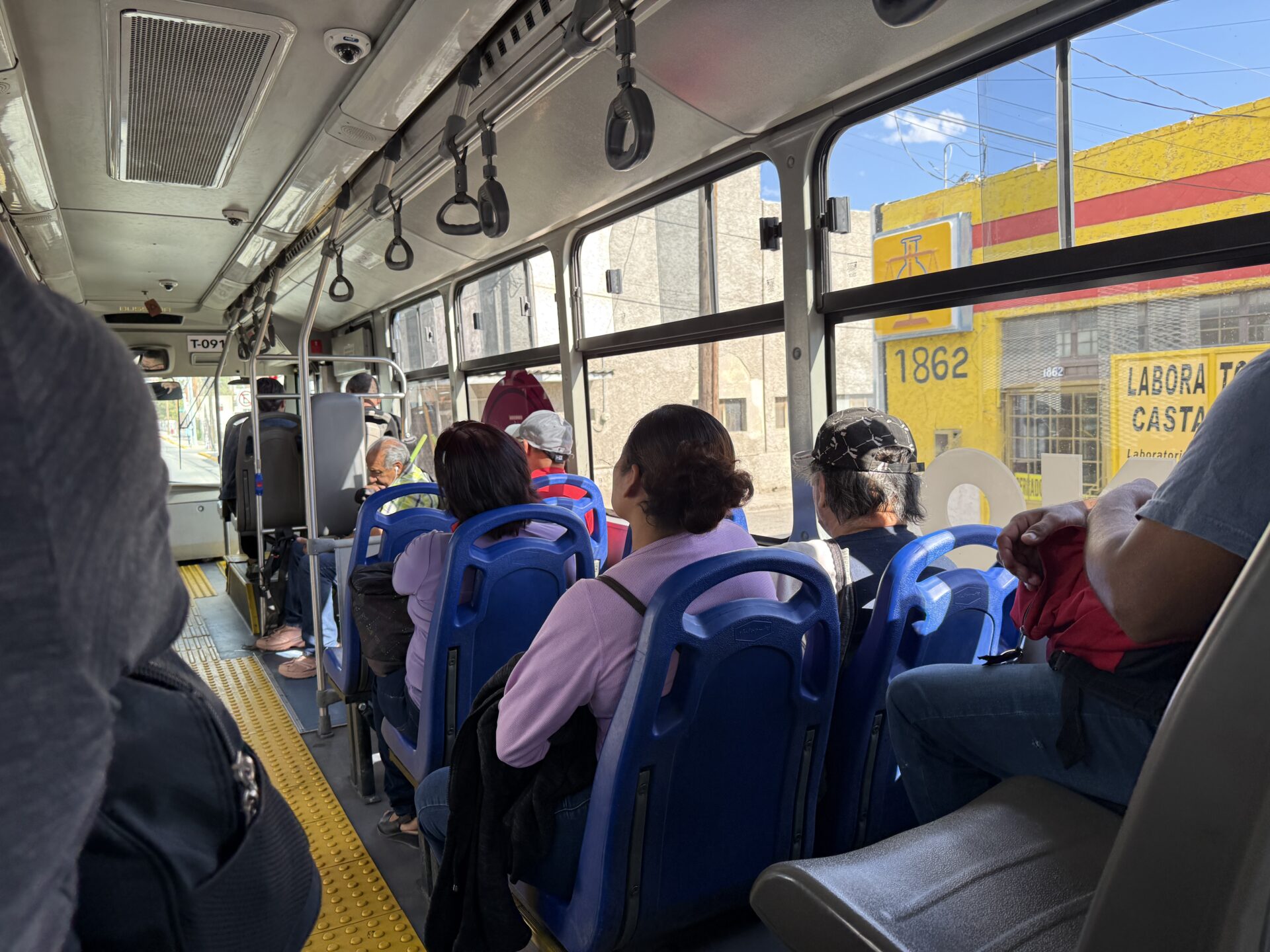 Invitan a hacer uso responsable de los asientos preferenciales del JuárezBus