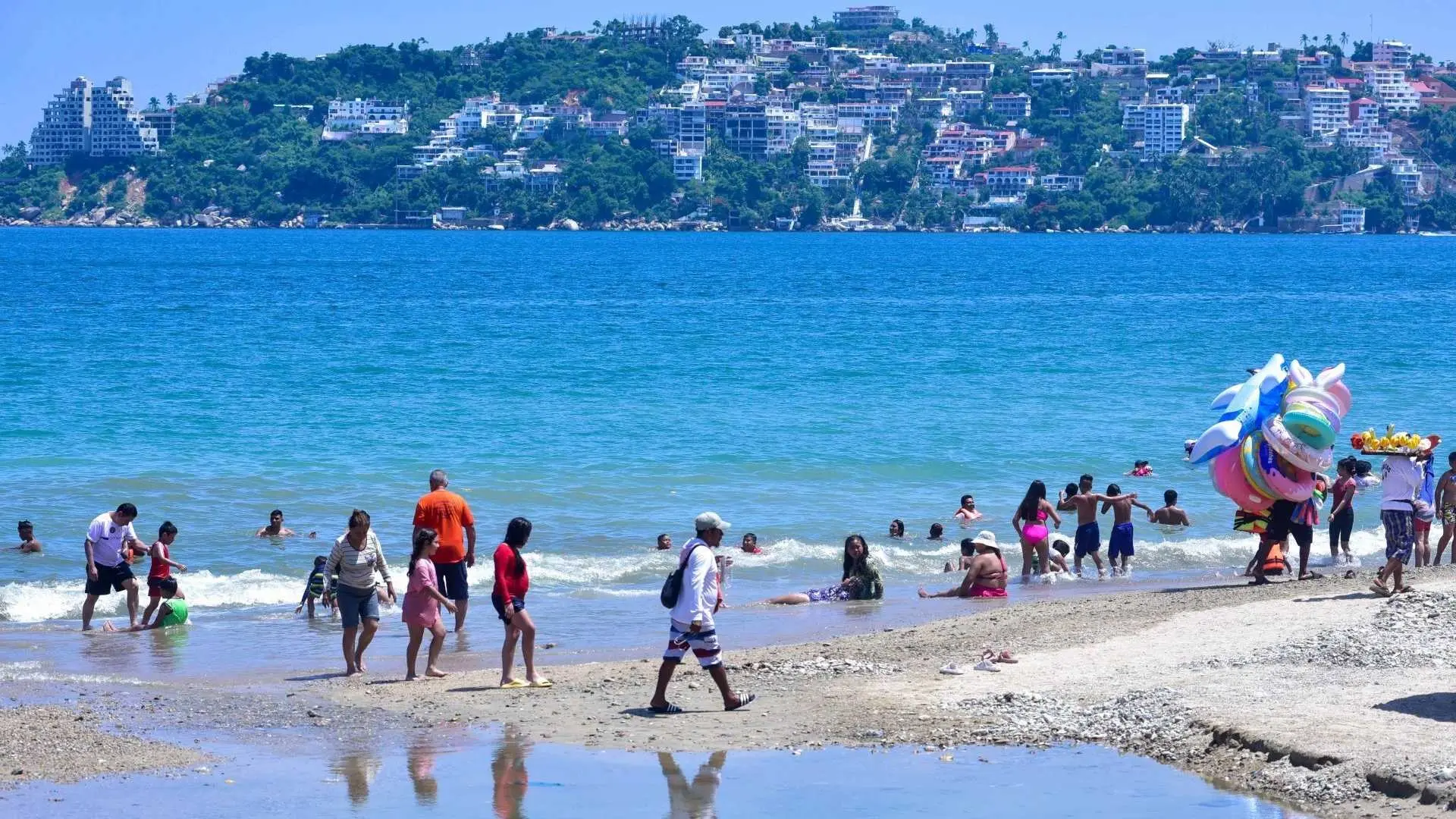 ¿Hay suspensión de clases en abril y cuándo es el próximo megapuente?