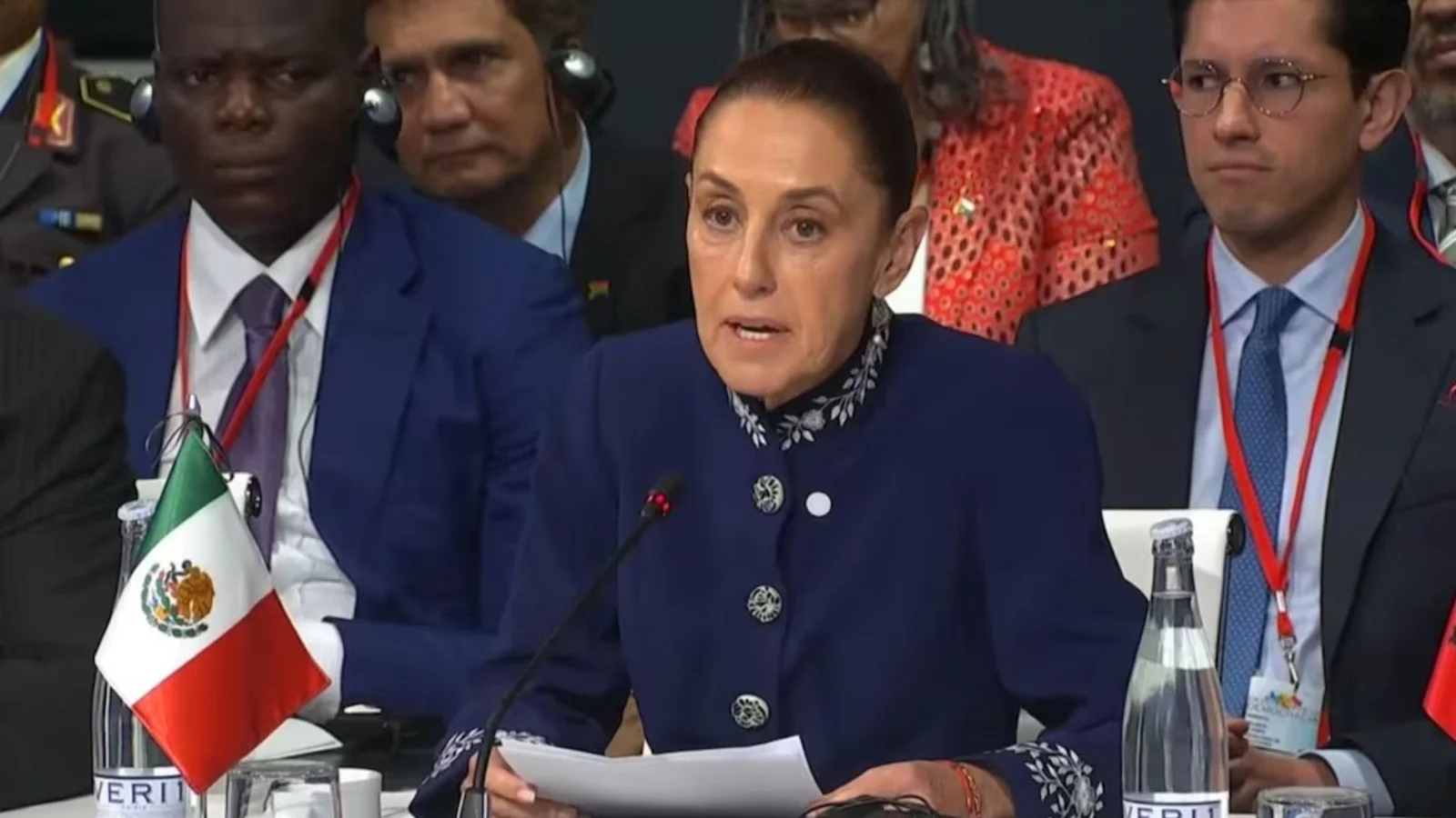 Sheinbaum regresa a México tras gira en España