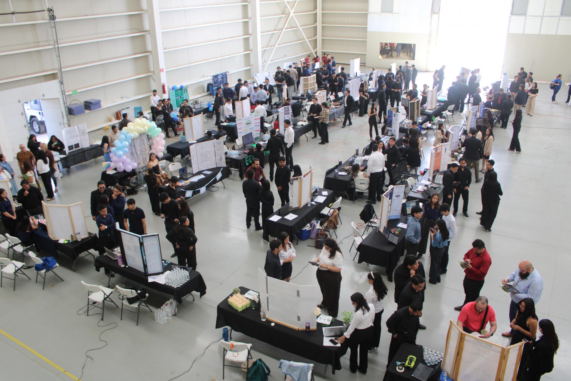 Celebran exposición de tecnología y emprendimiento en la UPCH