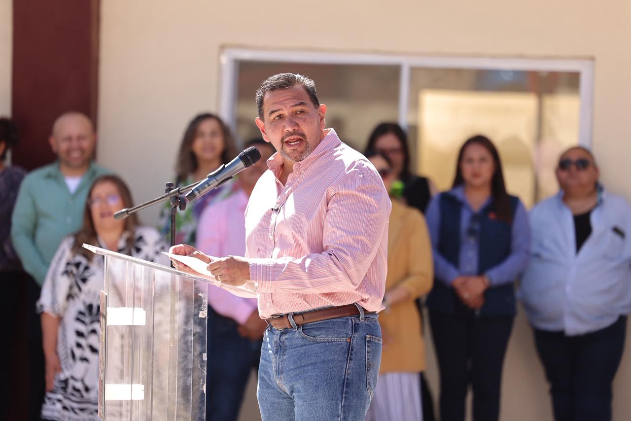 Cruz Pérez Cuellar entrega obras de rehabilitación en jefatura escolar