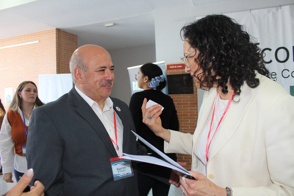 Firma El Colech pacto contra la Desinformación en Congreso Internacional en España