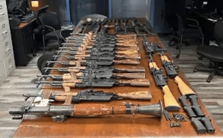 Aseguran arsenal con lanzacohetes que pretendía ser ingresado a México por garita de Nogales