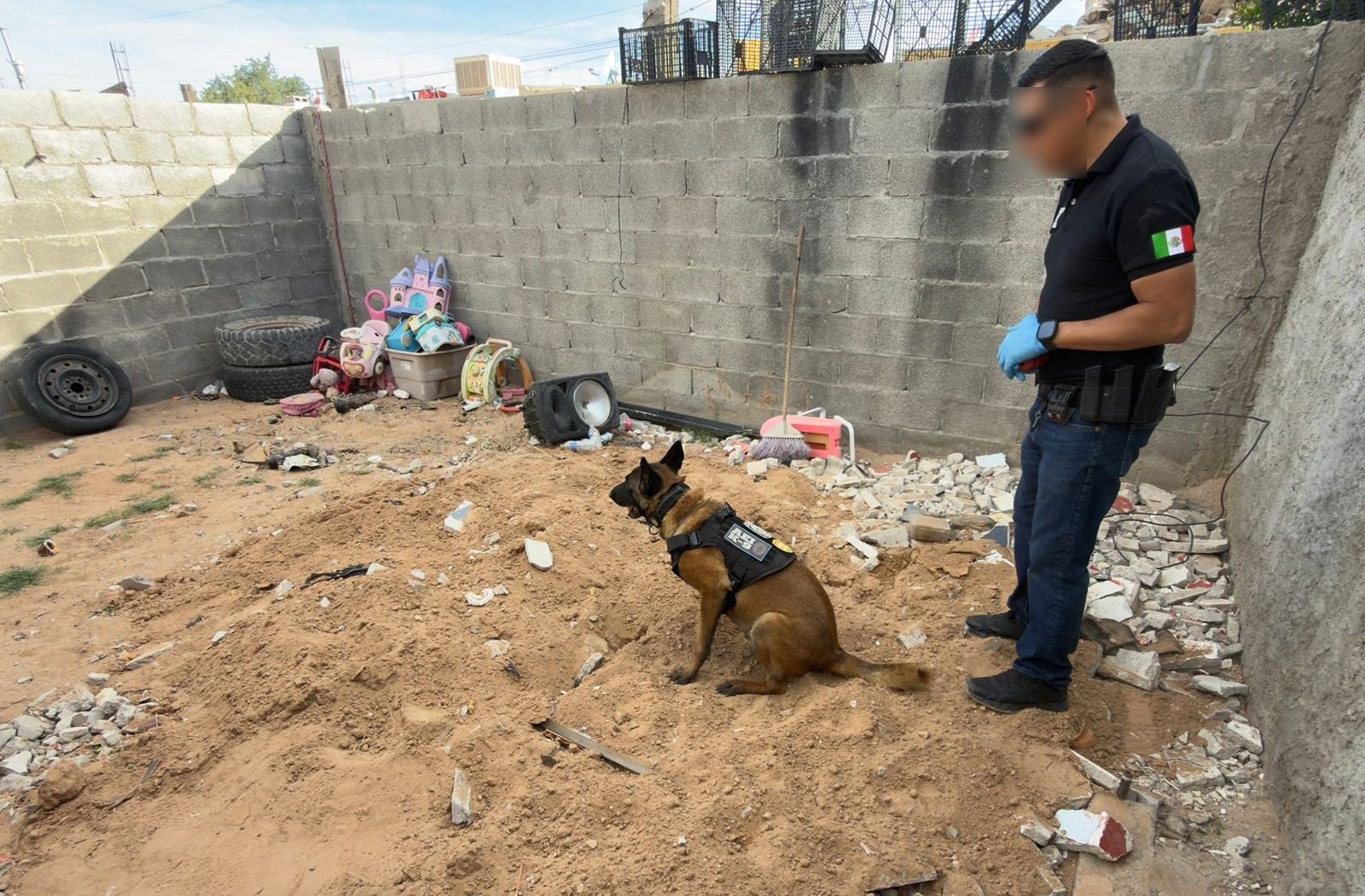 Durante cateo, localiza FGE dos cuerpos inhumados en Urbivilla del Cedro