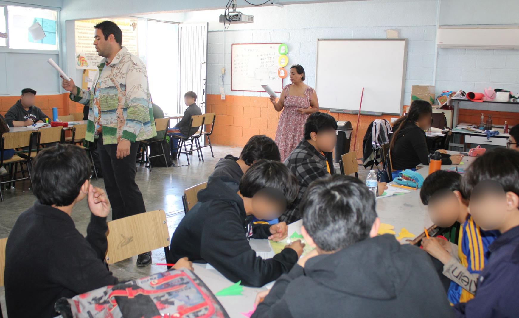 Impulsa secundaria de Juárez proyecto de lectura y servicio comunitario