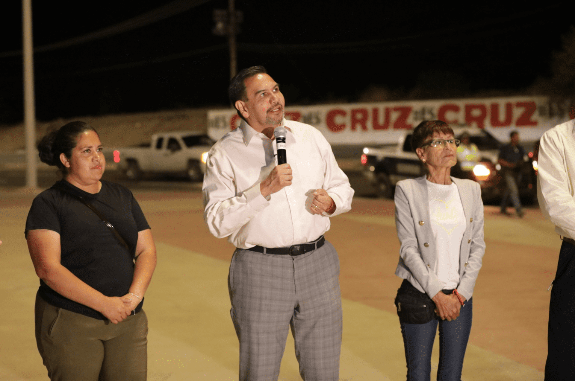 “La transformación de Juárez tiene que llegar”: entrega Cruz Pérez Cuellar alumbrado público en Camino Real
