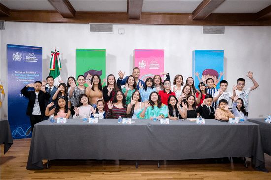 Toman protesta a integrantes del Consejo Municipal de Niñas, Niños y Adolescentes