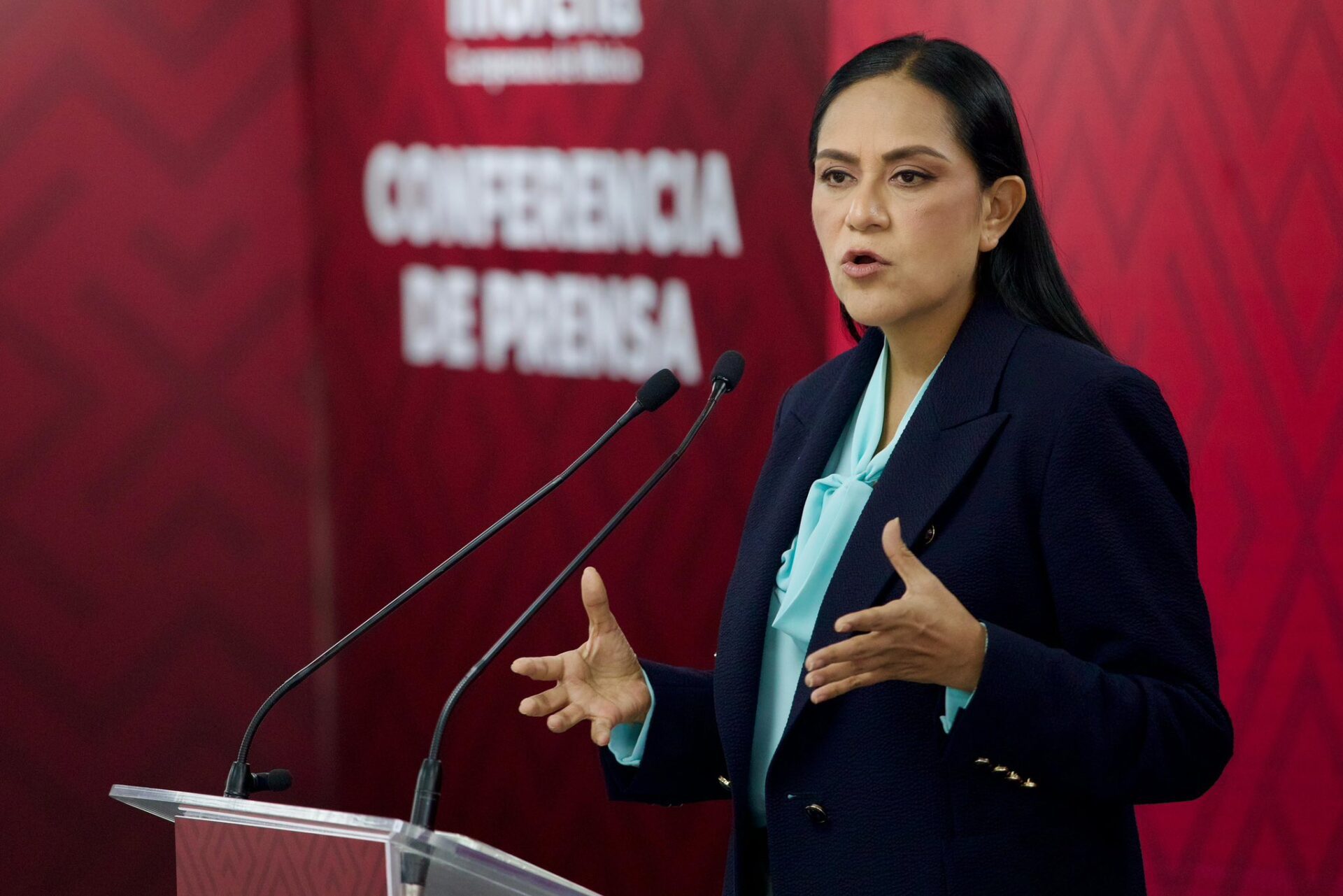 MORENA ABRE LA CARRERA SUCESORIA DE 2027 BAJO EL RITUAL DE LAS ENCUESTAS. . . CRUZ PIDE LICENCIA Y ABRE OTRO CAPÍTULO EN LA RUTA POLÍTICA DE 2027. . . EL SENADO SE QUEDA SIN ASPIRANTES: TODOS QUIEREN GOBERNAR. . .