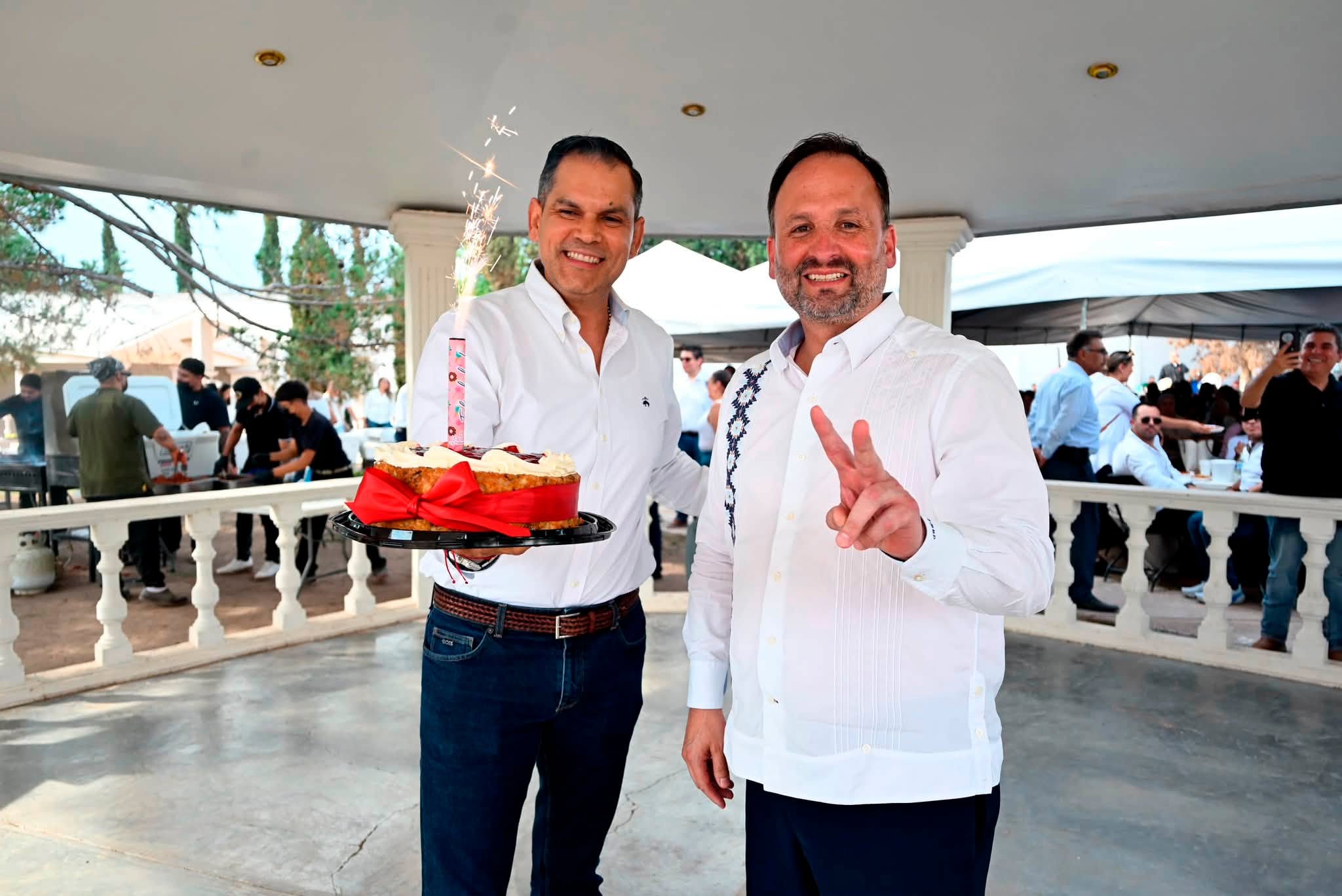EL CUMPLEAÑOS QUE DESTAPÓ LA CARGADA: PALACIO DE GOBIERNO YA ELIGIÓ A SU CANDIDATO. . . EL PRIAN QUE “NO EXISTE” SE PASEA EN LA CNC. . . MONTIEL DESTROZA A MARU CAMPOS. . .